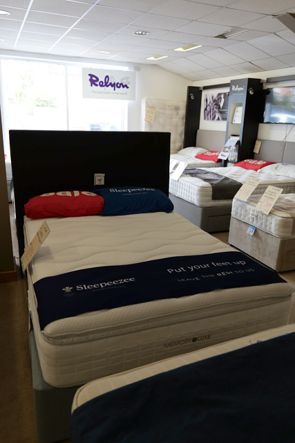 Sleepeezee - 135cm Double Memory WX Divan Set